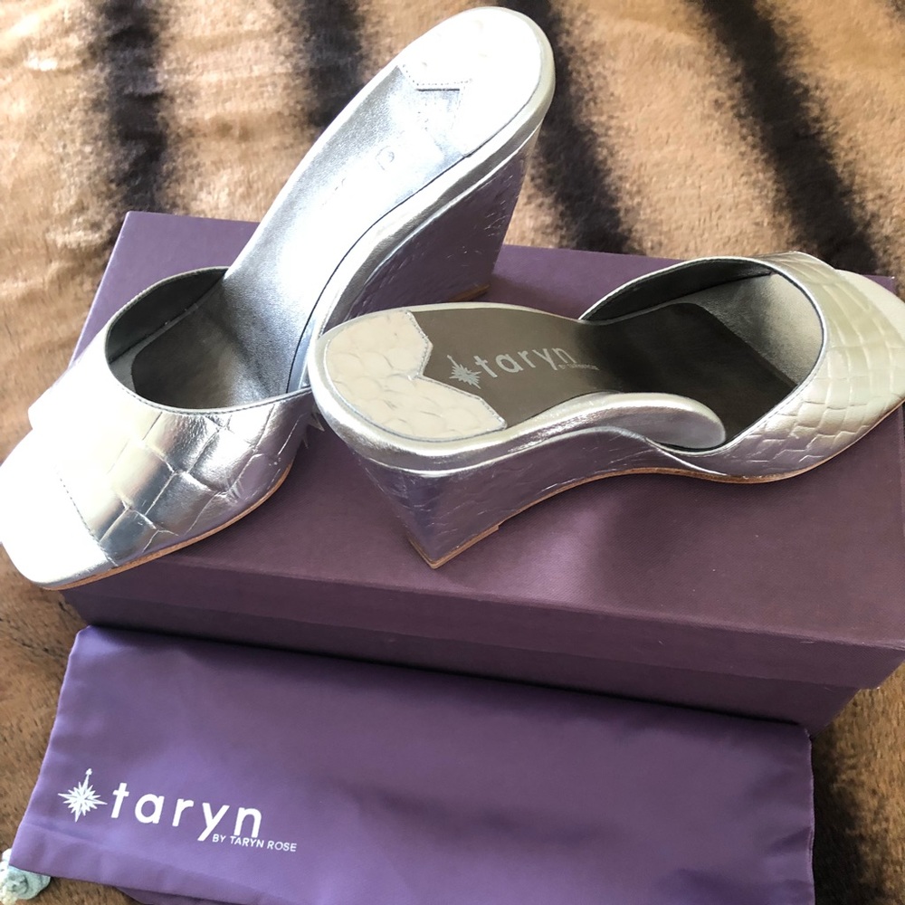 Taryn Rose Wedge sandal (New)